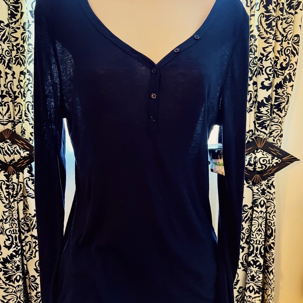 NWT LOW CUT TOP